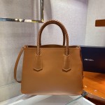 𝐏𝐑𝐀𝐃𝐀 Knitted handbag 1BG775