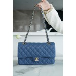 𝐂𝐇𝐀𝐍𝐄𝐋 Classic Flap France 🇫🇷 𝐇𝐇 𝐚𝐚𝐬 Original Caviar 🐂 Washed Tire Ox Medium 🐘Blue