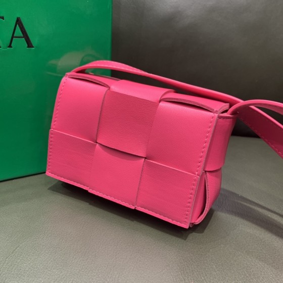 Bottega Veneta  MINI CASSETTE #666688