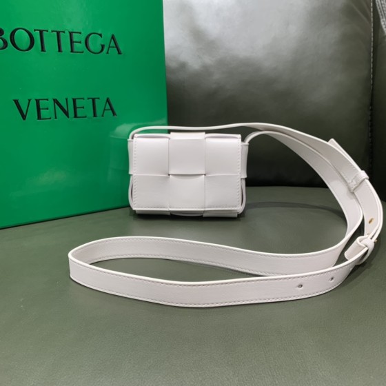 Bottega Veneta  MINI CASSETTE #666688