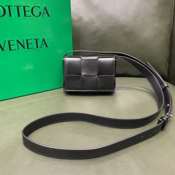 Bottega Veneta  MINI CASSETTE #666688