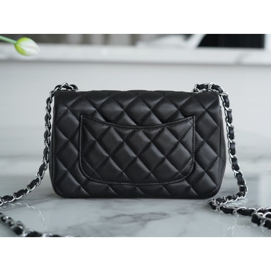 𝐂𝐇𝐀𝐍𝐄𝐋 Classic Flap Italy 🇮🇹 The 𝗚𝗥" Original Lambskin 🐑 Genuine Leather Large - Black Sheep Gold 🖤