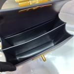 𝐏𝐑𝐀𝐃𝐀 Autumn/Winter 1BD021