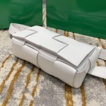 Bottega Veneta  𝗧𝗛𝗘 𝗕𝗘𝗟𝗧 𝗖𝗔𝗦𝗦𝗘𝗧𝗧𝗘 # 639367