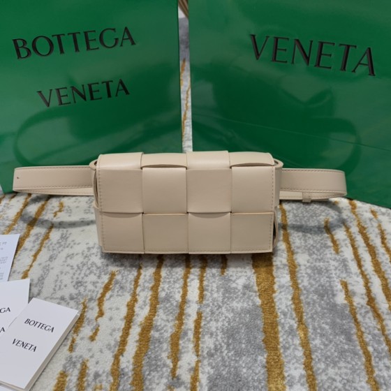 Bottega Veneta  𝗧𝗛𝗘 𝗕𝗘𝗟𝗧 𝗖𝗔𝗦𝗦𝗘𝗧𝗧𝗘 # 639367