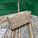 Bottega Veneta  𝗧𝗛𝗘 𝗕𝗘𝗟𝗧 𝗖𝗔𝗦𝗦𝗘𝗧𝗧𝗘 # 639367