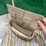 Bottega Veneta  𝗧𝗛𝗘 𝗕𝗘𝗟𝗧 𝗖𝗔𝗦𝗦𝗘𝗧𝗧𝗘 # 639367