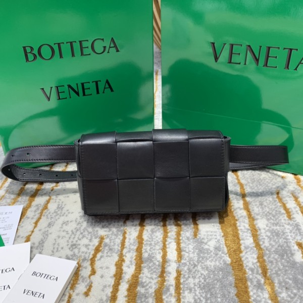 Bottega Veneta  𝗧𝗛𝗘 𝗕𝗘𝗟𝗧 𝗖𝗔𝗦𝗦𝗘𝗧𝗧𝗘 # 639367