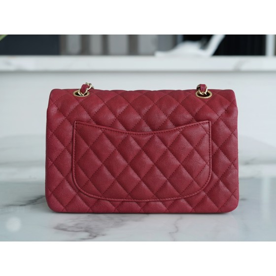 𝐂𝐇𝐀𝐍𝐄𝐋 Classic Flap washed cowhide is made from the most delicate newborn calves washed fetal cow small Bordeaux wine red