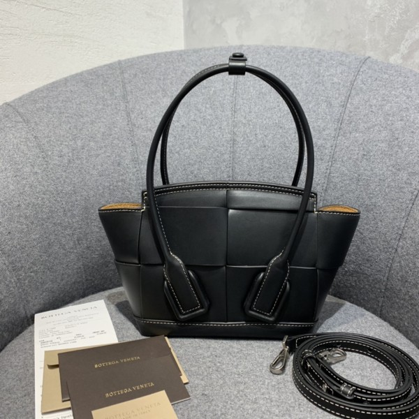 Bottega Veneta  ARCO  #600606