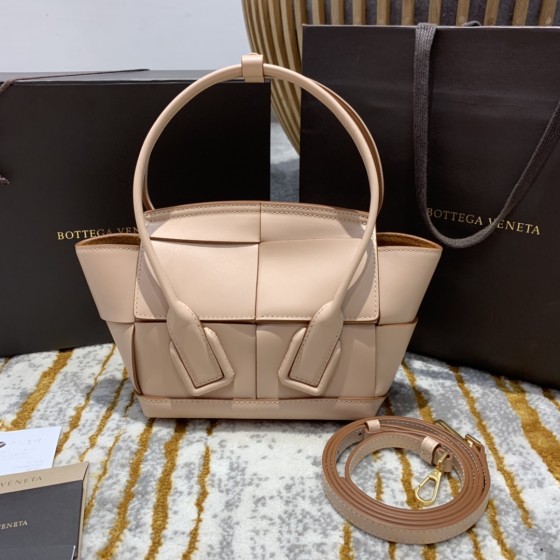 Bottega Veneta  ARCO  #600606