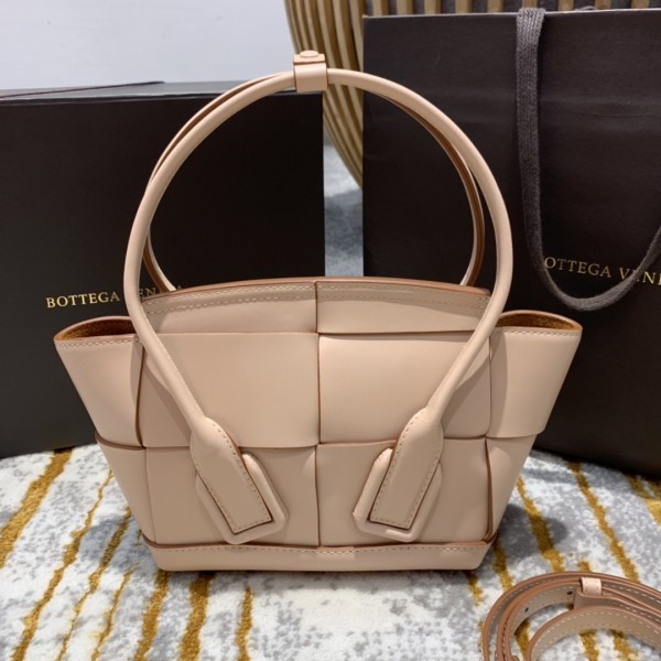 Bottega Veneta  ARCO  #600606