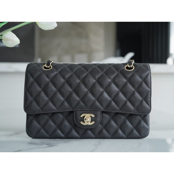 𝐂𝐇𝐀𝐍𝐄𝐋 Classic Flap washed cowhide is made from the most delicate newborn calves Washed fetal cow Medium 🤎 Coffee