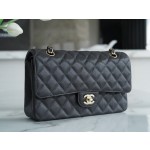 𝐂𝐇𝐀𝐍𝐄𝐋 Classic Flap washed cowhide is made from the most delicate newborn calves Washed fetal cow Medium 🤎 Coffee