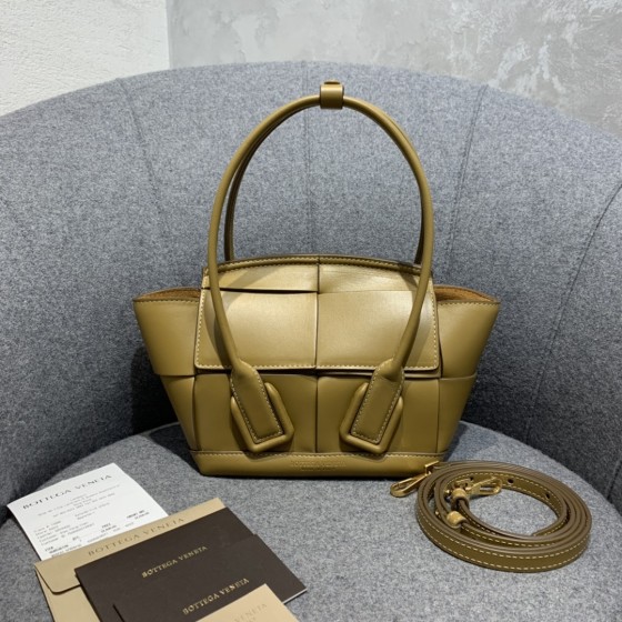 Bottega Veneta  ARCO  #600606
