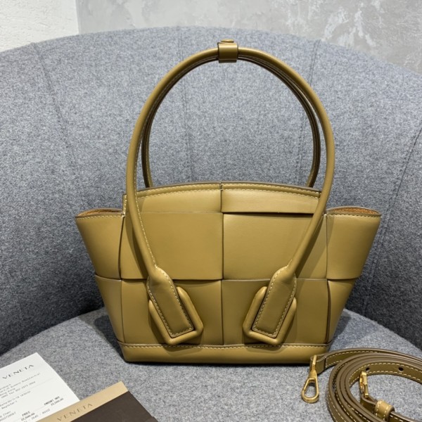Bottega Veneta  ARCO  #600606