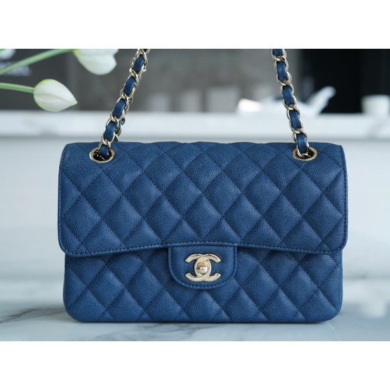 𝐂𝐇𝐀𝐍𝐄𝐋 Classic Flap washed cowhide is made from the most delicate newborn calves washed fetal cow small light blue 🌊