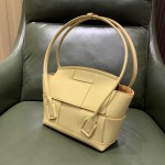 Bottega Veneta  𝙏𝙝𝙚 𝘼𝙧𝙘𝙤 𝟯𝟯 #575943