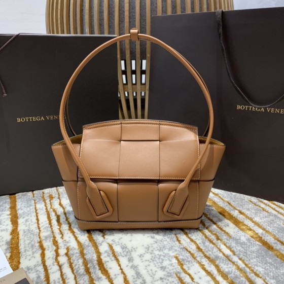 Bottega Veneta  𝙏𝙝𝙚 𝘼𝙧𝙘𝙤 𝟯𝟯 #575943