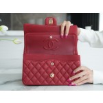 𝐂𝐇𝐀𝐍𝐄𝐋 Classic Flap washed cowhide is made from the most delicate newborn calves Washed fetal cow Medium Burgundy