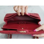 𝐂𝐇𝐀𝐍𝐄𝐋 Classic Flap washed cowhide is made from the most delicate newborn calves Washed fetal cow Medium Burgundy