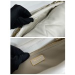 𝐏𝐑𝐀𝐃𝐀 New Cuddle Bag 1BD306