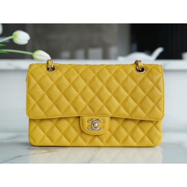 𝐂𝐇𝐀𝐍𝐄𝐋 Classic Flap washed cowhide is made from the most delicate newborn calves Washed fetal cow Medium Mango Yellow 🥭