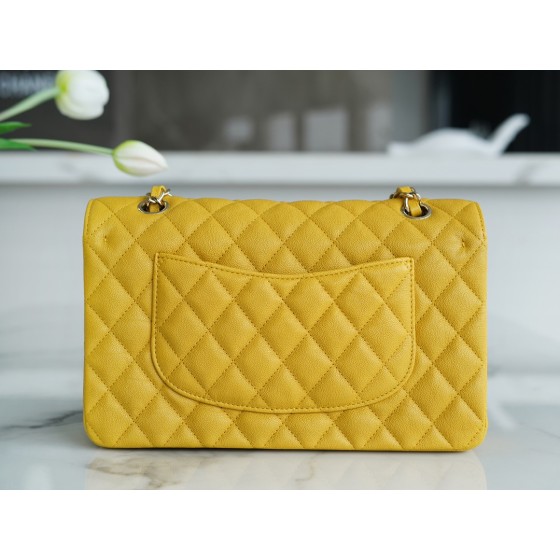 𝐂𝐇𝐀𝐍𝐄𝐋 Classic Flap washed cowhide is made from the most delicate newborn calves Washed fetal cow Medium Mango Yellow 🥭