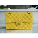 𝐂𝐇𝐀𝐍𝐄𝐋 Classic Flap washed cowhide is made from the most delicate calves just born washed fetal cow small lemon yellow 🍋