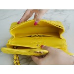 𝐂𝐇𝐀𝐍𝐄𝐋 Classic Flap washed cowhide is made from the most delicate calves just born washed fetal cow small lemon yellow 🍋