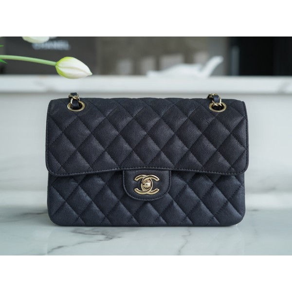 𝐂𝐇𝐀𝐍𝐄𝐋 Classic Flap washed cowhide is made from the most delicate newborn calves washed fetal cow small black and blue🪁