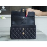 𝐂𝐇𝐀𝐍𝐄𝐋 Classic Flap washed cowhide is made from the most delicate newborn calves washed fetal cow small black and blue🪁