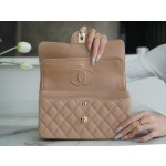 𝐂𝐇𝐀𝐍𝐄𝐋 Classic Flap washed cowhide is made from the most delicate calves just born Washed fetal cow small Khaki 🍂