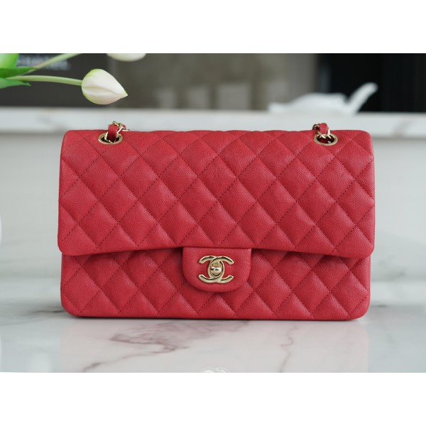 𝐂𝐇𝐀𝐍𝐄𝐋 Classic Flap washed cowhide is made from the most delicate calves just born Washed fetal cow Medium Large red ❤