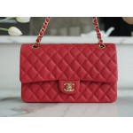 𝐂𝐇𝐀𝐍𝐄𝐋 Classic Flap washed cowhide is made from the most delicate calves just born Washed fetal cow Medium Large red ❤