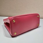 𝐏𝐑𝐀𝐃𝐀 Classic favourites 1BA863