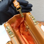 𝐏𝐑𝐀𝐃𝐀 Classic favourites 1BA274