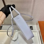 𝐏𝐑𝐀𝐃𝐀 Large Toilet Bag 1BA330