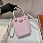 𝐏𝐑𝐀𝐃𝐀 Small Towing Bag 1BA331