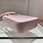 𝐏𝐑𝐀𝐃𝐀 Small Towing Bag 1BA331