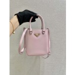 𝐏𝐑𝐀𝐃𝐀 Small Towing Bag 1BA331