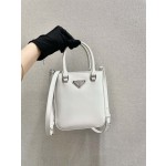 𝐏𝐑𝐀𝐃𝐀 Small Towing Bag 1BA331