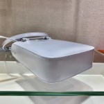 𝐏𝐑𝐀𝐃𝐀 Small Towing Bag 1BA331