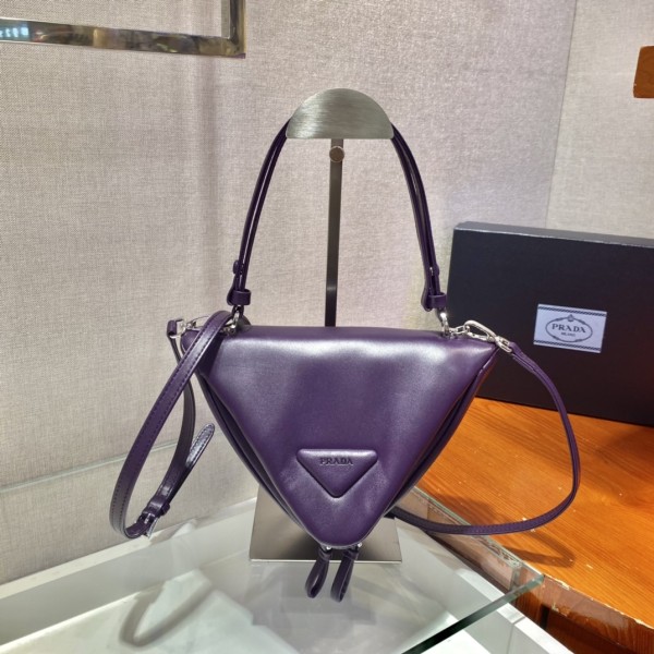 𝐏𝐑𝐀𝐃𝐀 New Women's Bag  1BA315