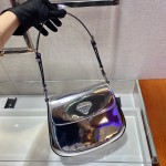 𝐏𝐑𝐀𝐃𝐀 Large flap w/ double shoulder strap 1BD303