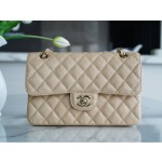 𝐂𝐇𝐀𝐍𝐄𝐋 Classic Flap washed cowhide is made from the most delicate newborn calf Washed fetal cow Small Champagne apricot 🥂