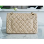 𝐂𝐇𝐀𝐍𝐄𝐋 Classic Flap washed cowhide is made from the most delicate newborn calf Washed fetal cow Small Champagne apricot 🥂