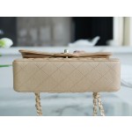 𝐂𝐇𝐀𝐍𝐄𝐋 Classic Flap washed cowhide is made from the most delicate newborn calf Washed fetal cow Small Champagne apricot 🥂