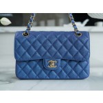 𝐂𝐇𝐀𝐍𝐄𝐋 Classic Flap washed cowhide is made from the most delicate newborn calf Washed fetal cow Small Champagne apricot 🥂