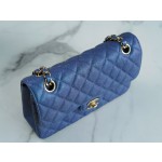 𝐂𝐇𝐀𝐍𝐄𝐋 Classic Flap washed cowhide is made from the most delicate newborn calf Washed fetal cow Small Champagne apricot 🥂